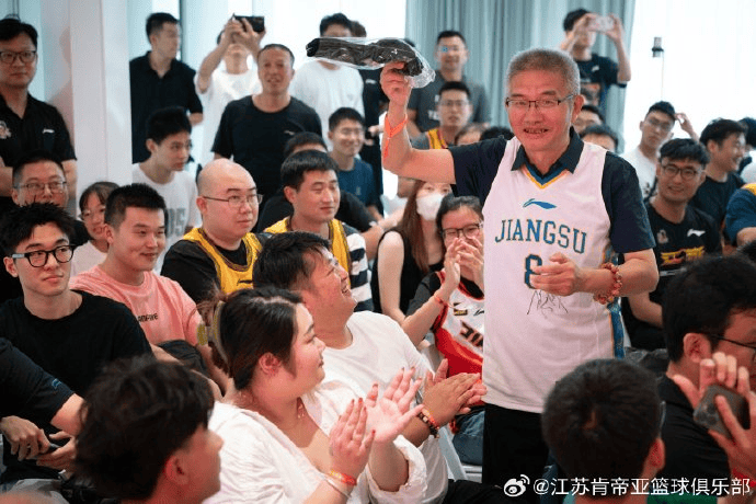 球迷见面会, 媒发文总结