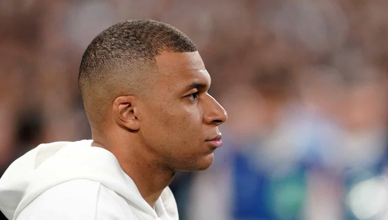 他的私生活, 这个年纪谁, 日播出 他的私生活, 这个年纪谁, 日播出